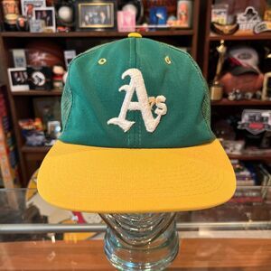 Vintage 90s Oakland Athletics MLB green and yellow snapback hat